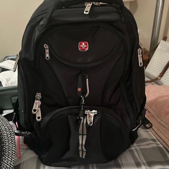 SwissGear Black and Gray Men's Backpack great condition! Used 2 times… - Picture 1 of 15